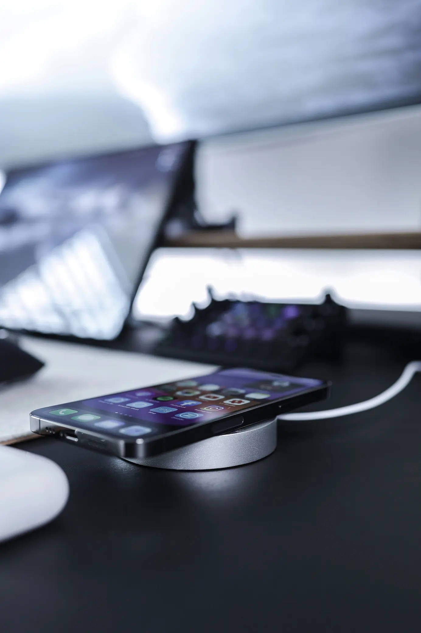 Hvad er forskellen på MagSafe og trådløs opladning?